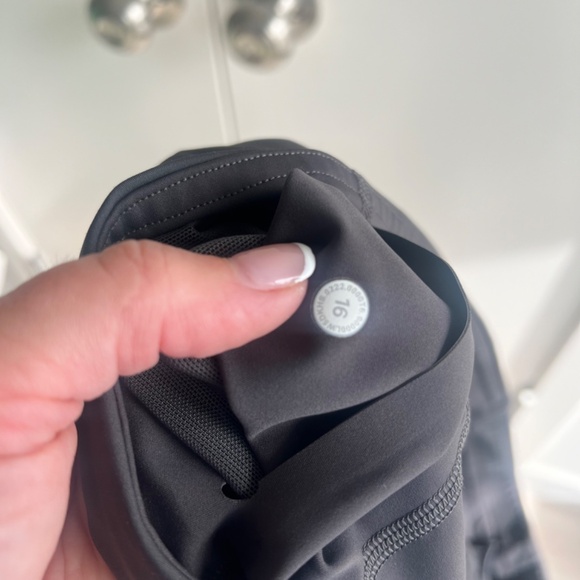 Lululemon Base Pace Crops size 16 - Picture 6 of 6